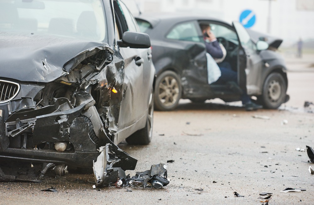 Should I Contact My Lawyer or My Insurance Company After a Car Accident